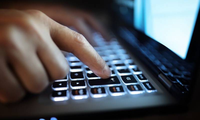 Focus Bari: «Απογειώθηκε» πια η χρήση του διαδικτύου στους Έλληνες άνω των 55 ετών