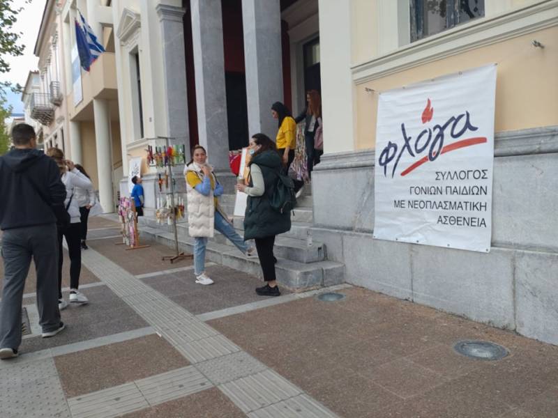 Πασχαλινό παζάρι από τη “Φλόγα”