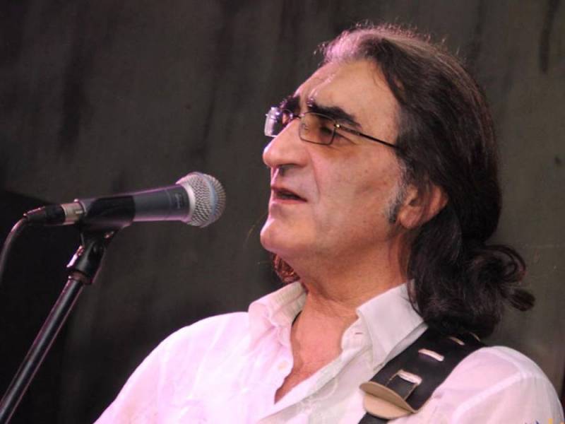 Συλλογή Ελληνικών Ενδυμασιών «Βικτωρία Γ. Καρέλια»: Συναυλία με τον Βασίλη Καζούλη