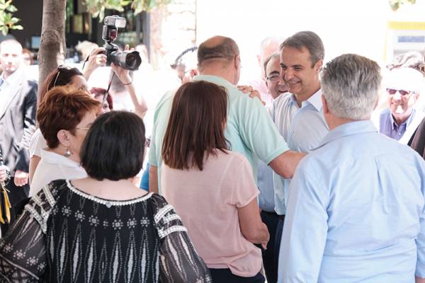 Μαραθώνιος Μητσοτάκη στη μισή Πελοπόννησο για στήριξη Νίκα και απομάκρυνση Τατούλη