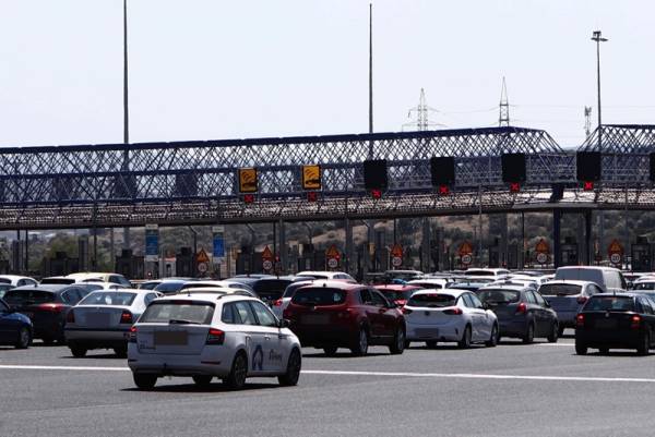 Ταλαιπωρία εκατοντάδων Μεσσήνιων στον αυτοκινητόδρομο: Πολύωρη αναμονή μετά την πυρκαγιά στο βυτιοφόρο (βίντεο)