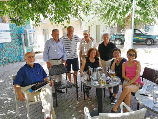 Οι πρώτοι Ασιάτες τουρίστες στ' Αρφαρά