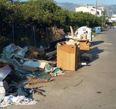 Αυτοσχέδιος σκουπιδότοπος