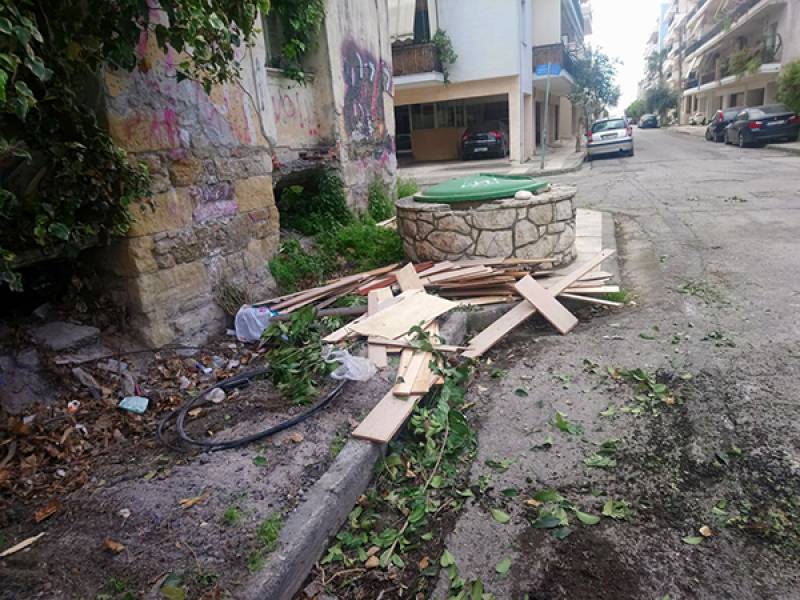 Απροσπέλαστο πεζοδρόμιο