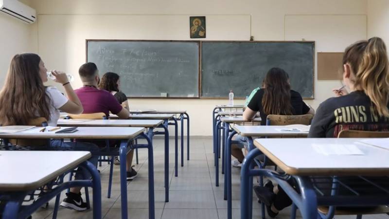 Λύκεια: Ξεκινούν αύριο οι προαγωγικές και απολυτήριες εξετάσεις