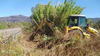 Καθαρισμός δρόμου από Ασπρόχωμα έως Βασιλίτσι