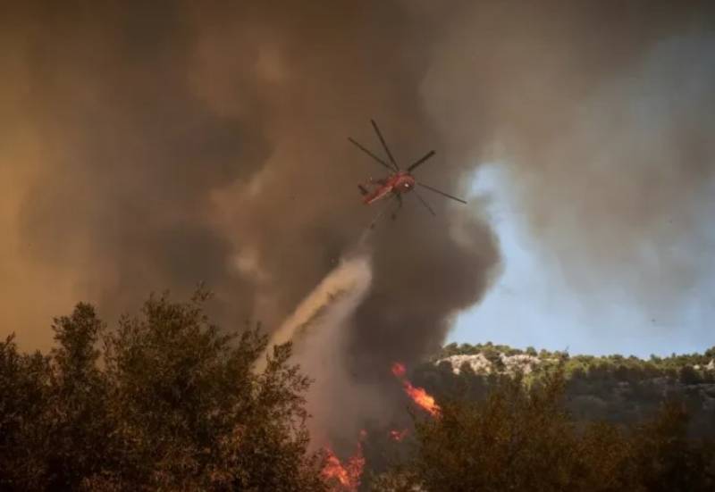 Πύρινος εφιάλτης στη Φυλή: Μήνυμα του 112 για εκκένωση της περιοχής Πανόρμα προς Άνω Λιόσια (Βίντεο)