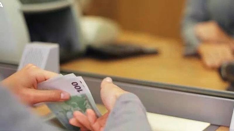 Αύξηση μισθού 34 ευρώ καθαρά το μήνα - Διπλάσιος όμως ο φόρος στον κατώτατο μισθό (βίντεο)