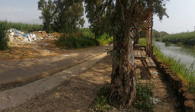 Μήνυση σε εργολάβο για τα μπάζα στα Ακοβίτικα