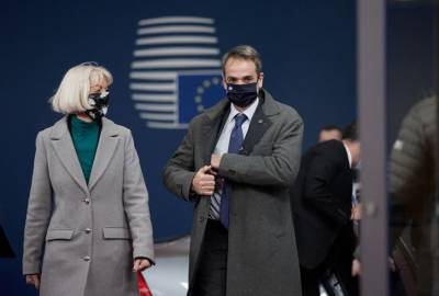 Μετάλλαξη Όμικρον: Παράθυρο Μητσοτάκη για νέα μέτρα