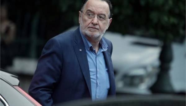Λαφαζάνης: «Ο ελληνικός λαός καλείται να μη λυγίσει»