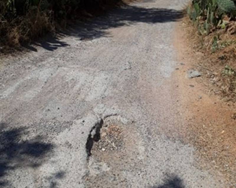 Δρόμος με λακκούβες