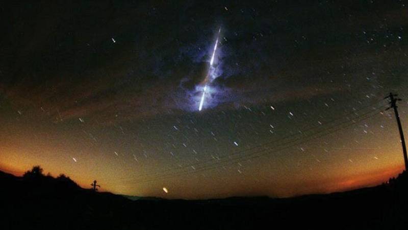 Κορυφώνονται απόψε και στην Ελλάδα οι διάττοντες Τεταρτίδες, η πρώτη βροχή από “πεφταστέρια” του 2023