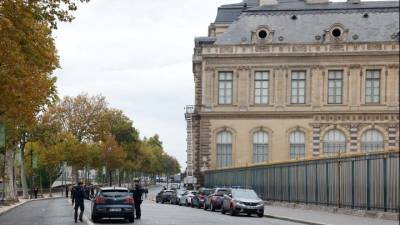 Ζ.Νταρμανέν (Γάλλος υπ. Δικαιοσύνης): «Το βέβαιο είναι ότι αποτύχαμε», η ληστεία στο Λούβρο πλήττει την εικόνα της χώρας