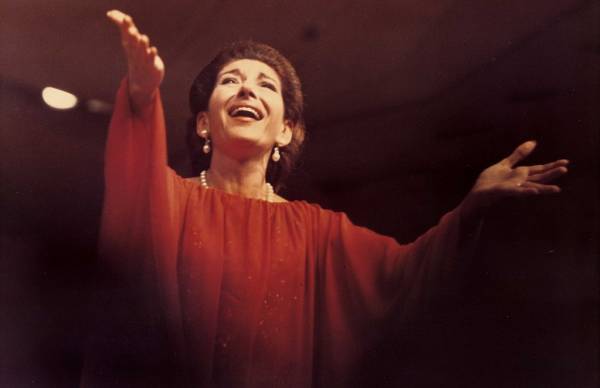 Βραδιά όπερας έξω από το πατρικό της Μαρίας Κάλλας