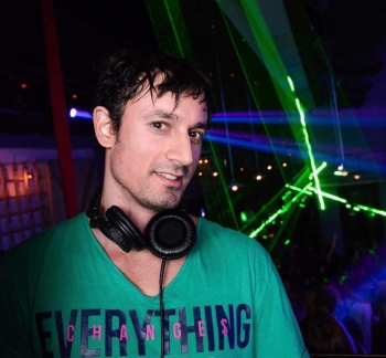 Ο Καλαματιανός dj Nick Dee στο &quot;Boutique&quot; - ένα από τα μεγαλύτερα κλαμπ της Σεούλ