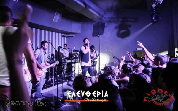 Πολύς κόσμος στο Club Λιοτρίβι στην Κυπαρισσία για τις "Μέλισσες" (φωτογραφίες)