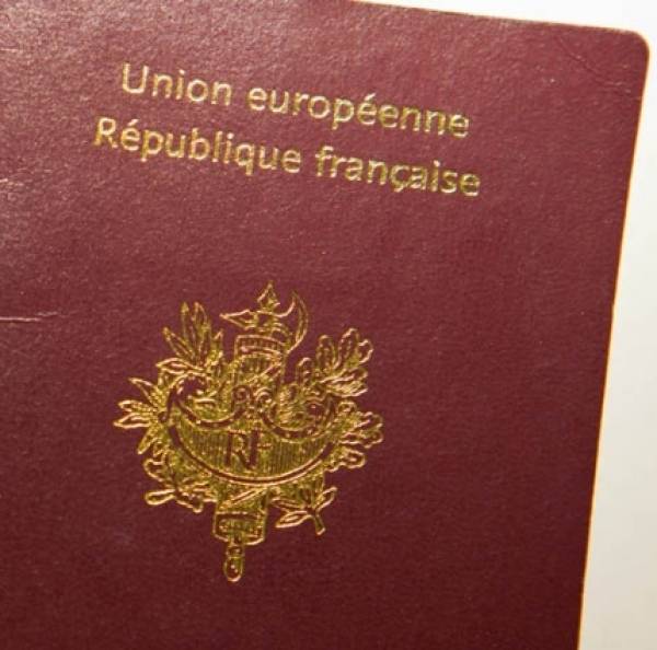 Σύροι με πλαστά διαβατήρια συνελήφθησαν στο αεροδρόμιο Καλαμάτας