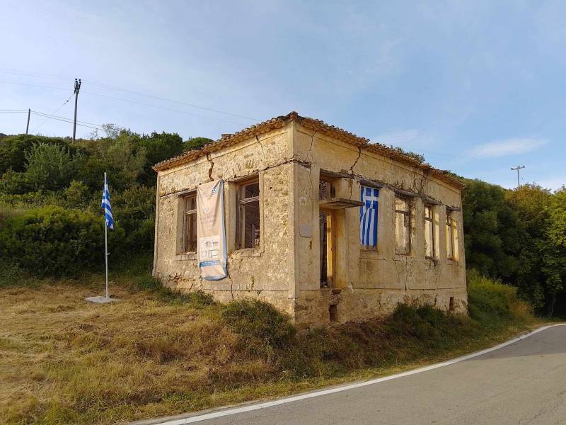 Στερεωτικές εργασίες στο διατηρητέο Δημοτικό Σχολείο Κάτω Αμπελοκήπων