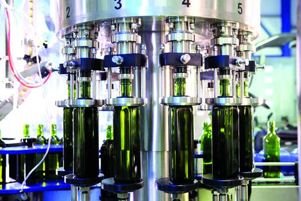 Ερευνα για υπόθεση νοθείας ελαιόλαδου με πυρηνέλαιο στη Μεσσηνία