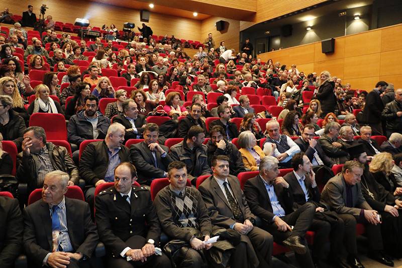 Τα άδεια καθίσματα χάλασαν τη φιέστα Τατούλη στην Καλαμάτα (βίντεο)