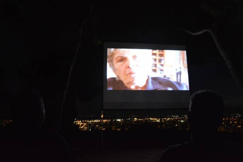 “Συναντήσεις με την Κική Δημουλά”: Με επιτυχία η προβολή του ντοκιμαντέρ στο Κάστρο Καλαμάτας (βίντεο)