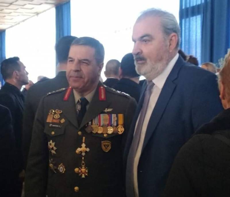 Στην τελετή παράδοσης του ΓΕΣ ο Λεβεντάκης
