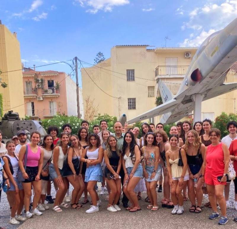 Φοιτητές του Θερινού Σχολείου στο Πολεμικό Μουσείο Καλαμάτας