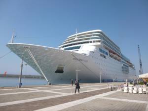 Στην Καλαμάτα ξανά σήμερα με 1.448 τουρίστες το "Costa Neoromantica" (βίντεο και φωτογραφίες)