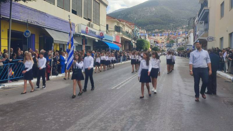 Παρέλαση για την 28η Οκτωβρίου στην Κυπαρισσία (φωτογραφίες)