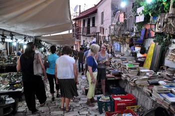 Παζάρι αντικών στην Κυπαρισσία