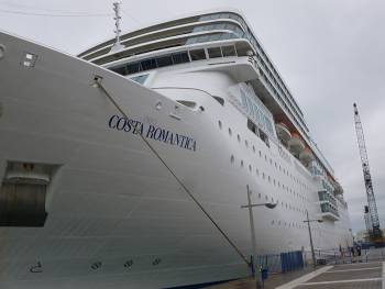 Το &quot;Costa Neoromantica&quot; κάνει τουριστικό ποδαρικό στην Καλαμάτα για το 2015