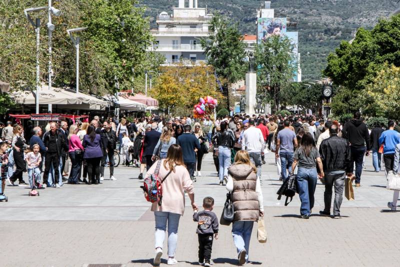 «Θετικό Πάσχα, αβεβαιότητα για το καλοκαίρι»: O πρόεδρος της Ένωσης Ξενοδόχων Μεσσηνίας Δημήτρης Καραλής στην "Ε"