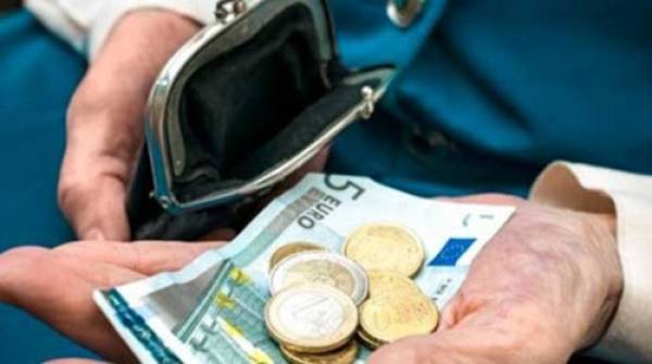 Πετράκος: "Ξεπέρασαν και τον Στουρνάρα: Η κυβέρνηση εκβιάζει με περικοπή των συντάξεων"