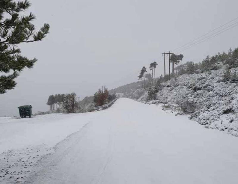 Μαγική ατμόσφαιρα από τα πρώτα χιόνια στον Ταΰγετο (φωτογραφίες)