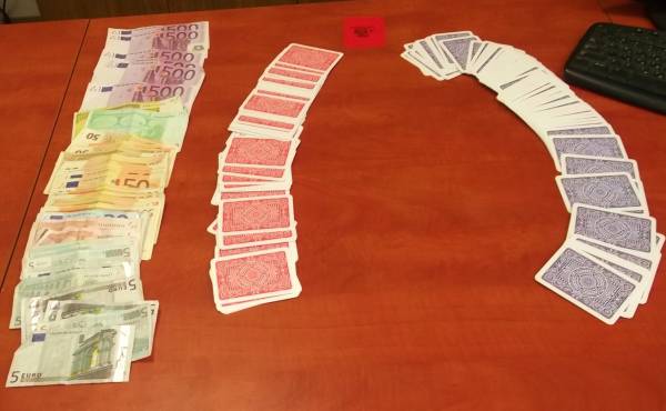 &quot;Μικρό καζίνο&quot; στο Κρανίδι και 14 συλλήψεις (φωτογραφίες)