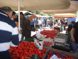 &quot;Ο κόσμος ψωνίζει μόνο το πρώτο δεκαπενθήμερο&quot; - γιατί στο δεύτερο μισό του μήνα δεν έχει χρήματα