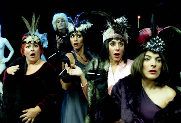 "Συν Ενα - Μιχάλης Τούμπουρος": Πρεμιέρα στις 20 Νοεμβρίου για την "Τρελή του Σαγιό" (φωτογραφίες)