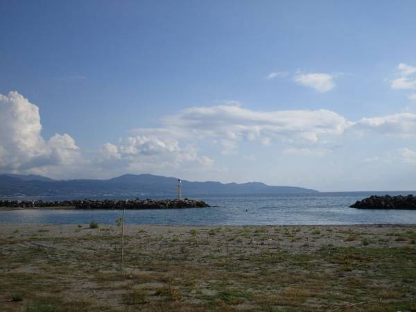 Απομακρύνεται η θάλασσα