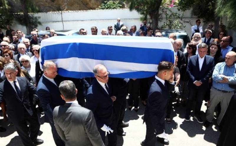 Πλήθος κόσμου στο τελευταίο αντίο στο Χρήστο Ροκόφυλλο (βίντεο)