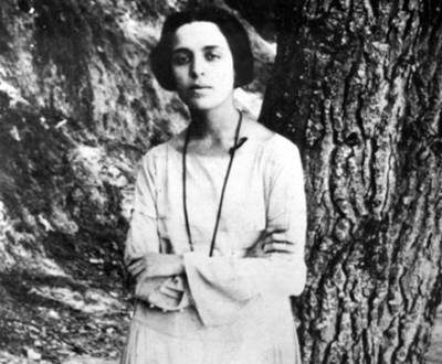 Μαρία Πολυδούρη: Για να τιμήσουμε την Παγκόσμια Ημέρα Ποίησης στις 21 Μαρτίου