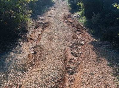 Διαμαρτυρίες για τους δρόμους στις Βρύσες