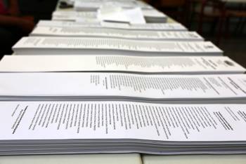 Στην τελικά ευθεία τα ψηφοδέλτια των κομμάτων: Παζάρια και ζυμώσεις αλλά με τα ίδια υλικά