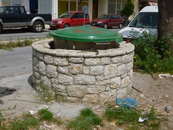 Λερωμένα χερούλια στους κάδους