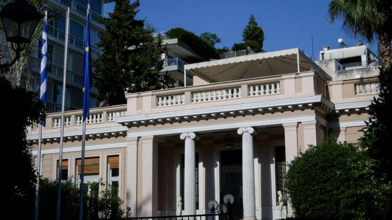 Σύσκεψη στο Μέγαρο Μαξίμου για το ζήτημα της διακίνησης μεταναστών σε νησίδες του Έβρου