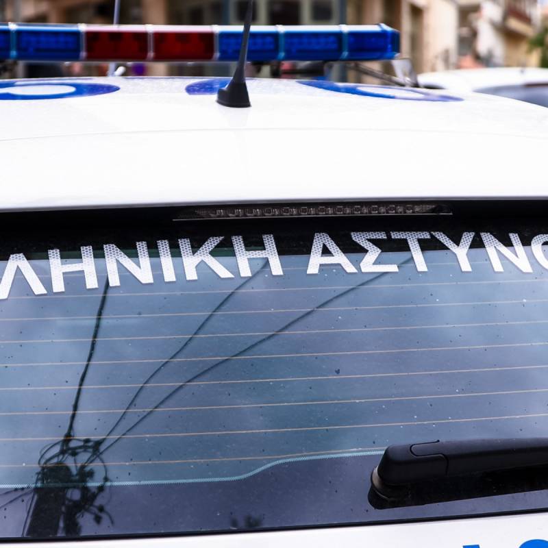Μετατράπηκαν σε συλλήψεις δύο από τις 32 προσαγωγές που έγιναν το πρωί στην πλατεία Εξαρχείων