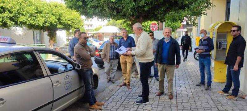 Κυπαρισσία: Η πιάτσα ταξί μεταφέρθηκε και μετά την εγκρίνουν!