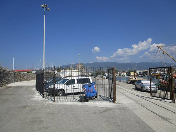 Κλείνει και η δυτική προβλήτα του λιμανιού της Καλαμάτας (βίντεο)