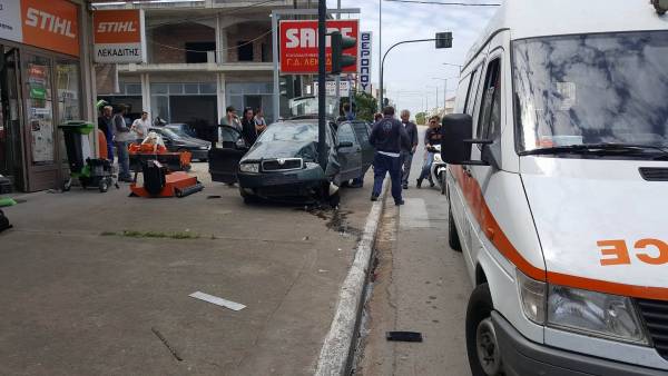 Τροχαίο με τραυματισμό στον περιφερειακό της Μεσσήνης