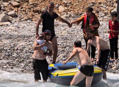 Τήλος: Διάσωση προσφυγόπουλου 50 ημερών - «Έφτιαχναν το γάλα του με νερό θάλασσας» (βίντεο)